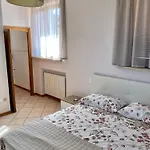 In A Διαμέρισμα *
