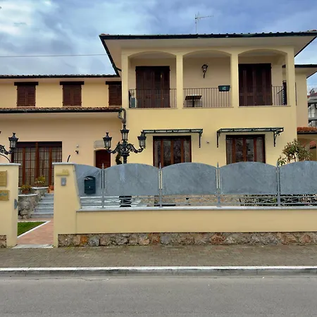 In A * Marina di Massa